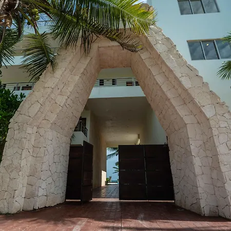 Casa del Puerto by MIJ - Beachfront Hotel